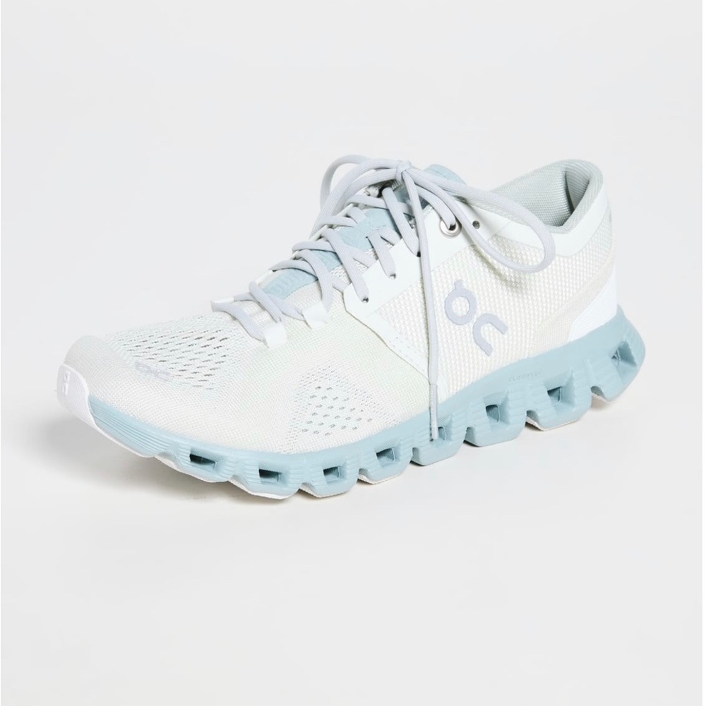 New in box ON cloud X 9.5 aloe surf